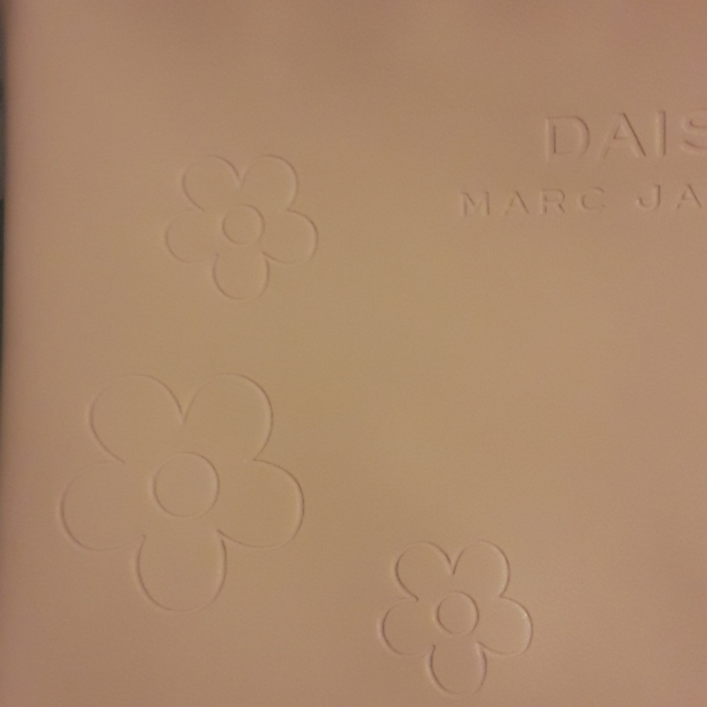 HOST PICK🎉  NIB BEAUTIFUL MARC JACOBS CLUTCH - Picture 5 of 7